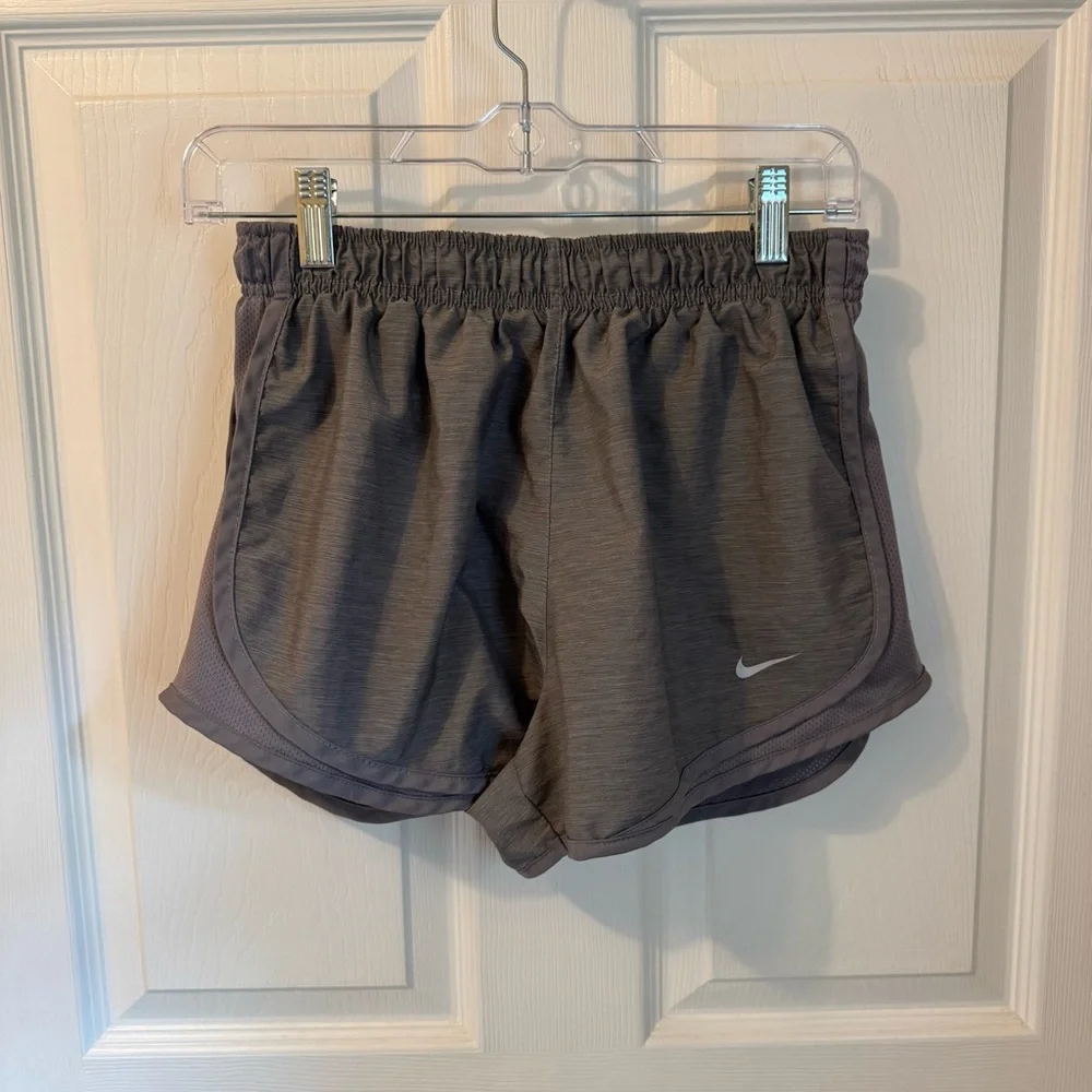 Nike Women’s Dri-Fit Tempo‎ Running Gray Athletic Shorts Lightweight Performance